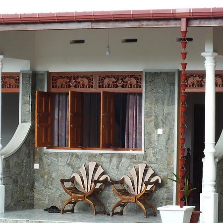 Beach Corner Hotel Weligama Esterno foto