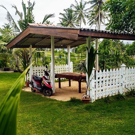 Beach Corner Hotel Weligama Esterno foto