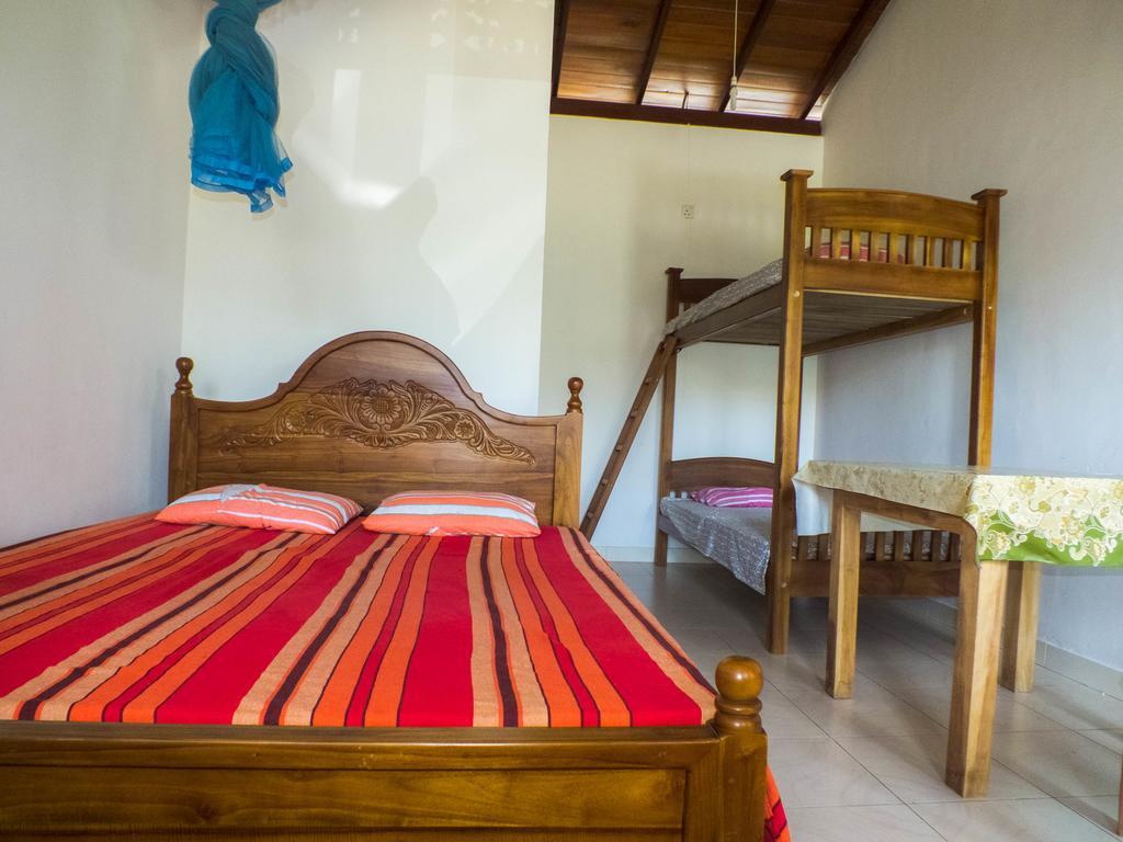 Beach Corner Hotel Weligama Esterno foto