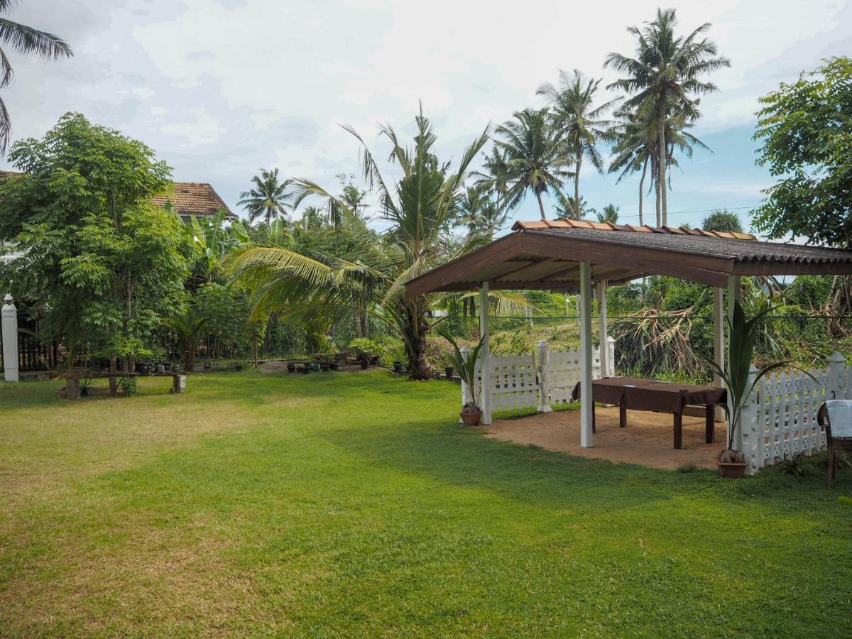 Beach Corner Hotel Weligama Esterno foto