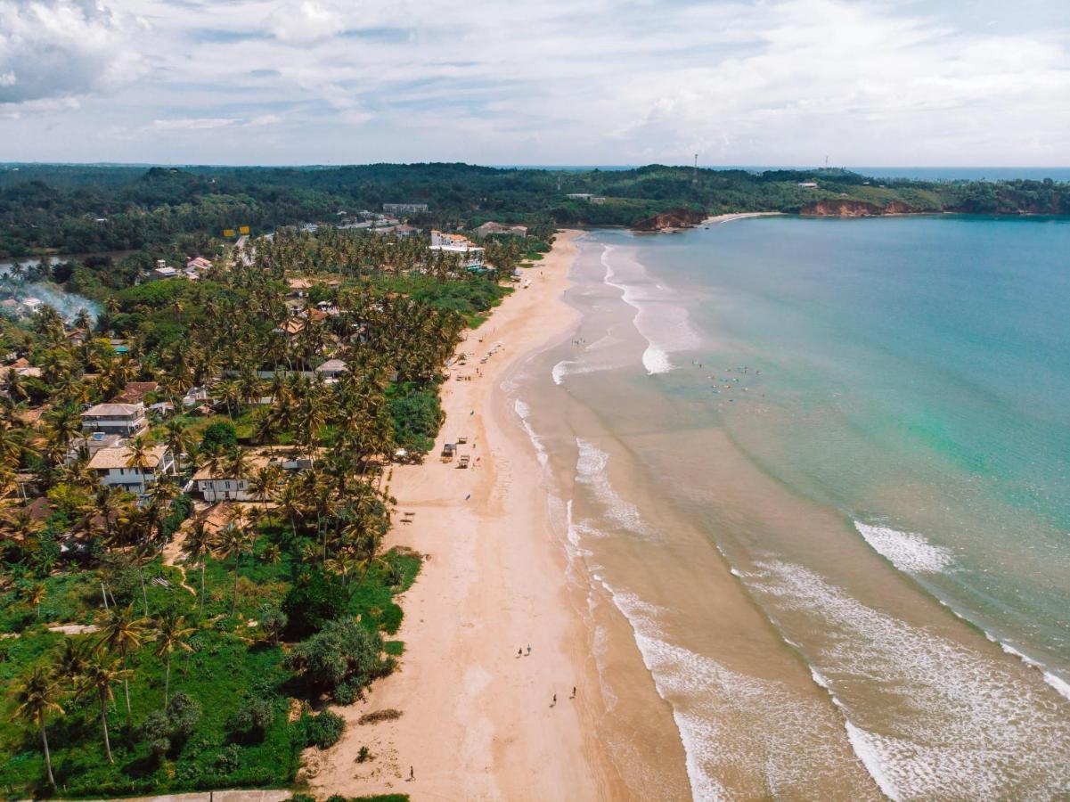 Beach Corner Hotel Weligama Esterno foto